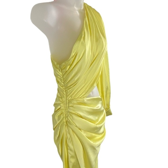 Gigii’s Yellow Satin Asymmetric One Shoulder Slit Ruched Maxi Dress Size Small - Picture 5 of 12
